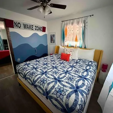 Cozy 3 Bedroom Cabin With Patio, Kids' Playground, And Large Grill